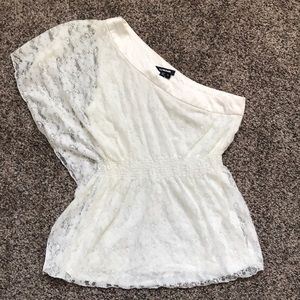 White lace one shoulder shirt